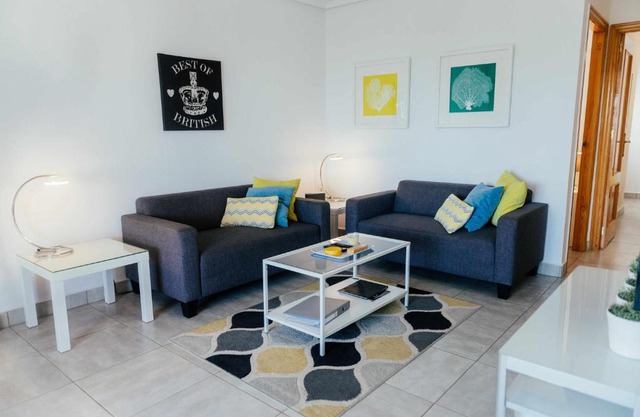 Stunning 2 bedroom apartment with Pool View