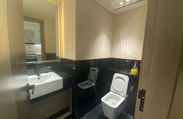 Stunning 2BR APT with Spa, Pool, Gym, Playground