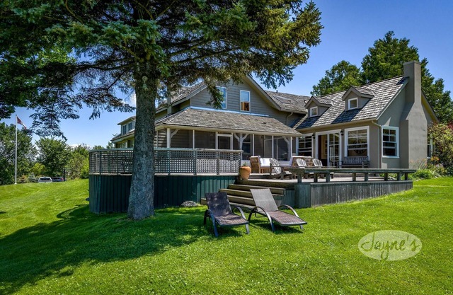 Stunning 3+2 Bdrm Farmhouse Set on 150 Acres of Rolling Hills! 3min To Creemore!