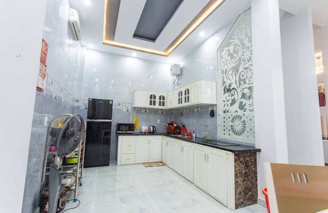 STUNNING 3 BR WITH UNIQUE ROOMS