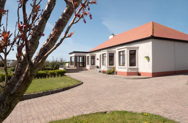 STUNNING 4 bed, 2 bath big, bright farmhouse. Spectacular Sea/Mountain views.