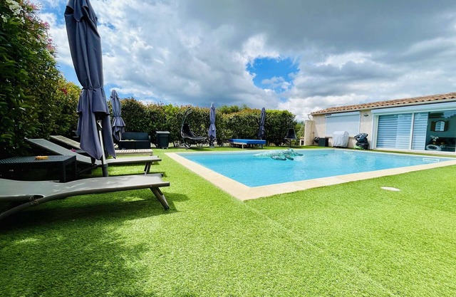 Stunning 5-Bedroom Villa with Private Pool, 5 min from Porto-Vecchio, Air-Con and Parking