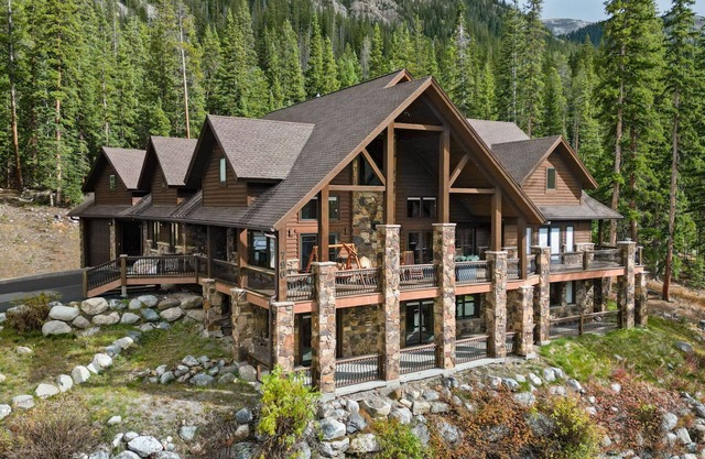 Stunning 6BR Lodge w/Beautiful Mt. Quandary Views