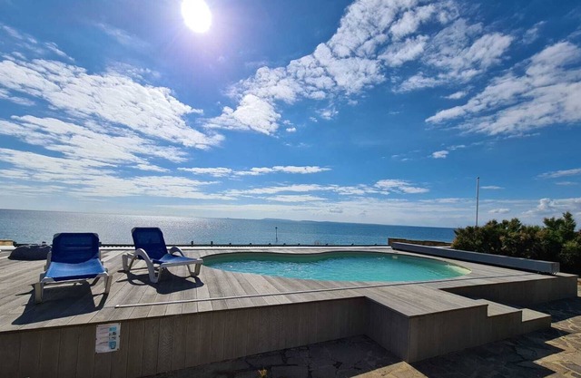Stunning 7 bed on Beach Pool Spa Aga Fire Games room & Exciting update for 2026