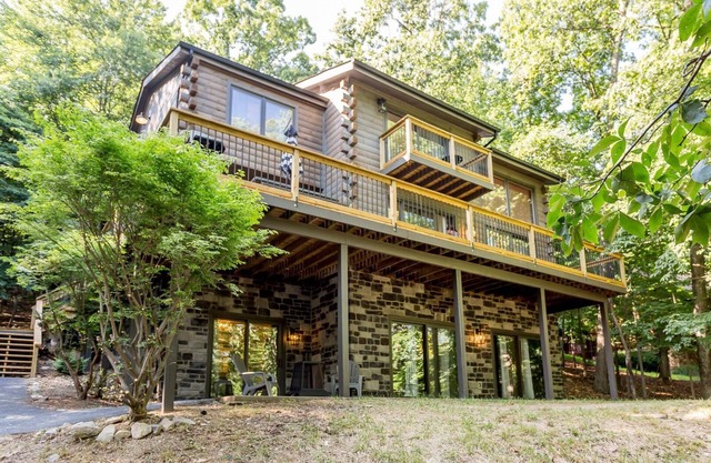 Stunning and Expansive 15 bedrooms Situated Close to Ski Slopes