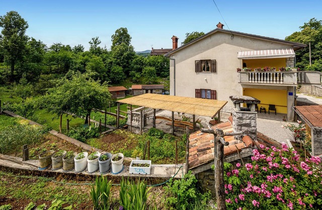 Stunning apartment in Bresca with WiFi