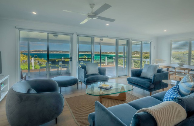 Stunning beachfront home - Pet friendly