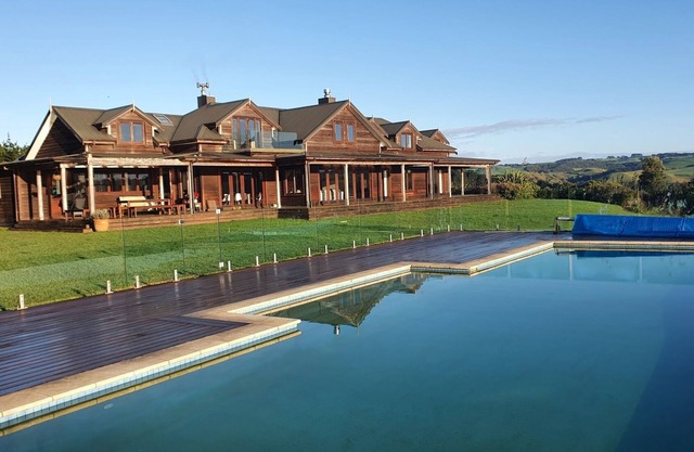 STUNNING COASTAL HOLIDAY HOME! Glorious Sea Views and Pool in the Bay of Islands