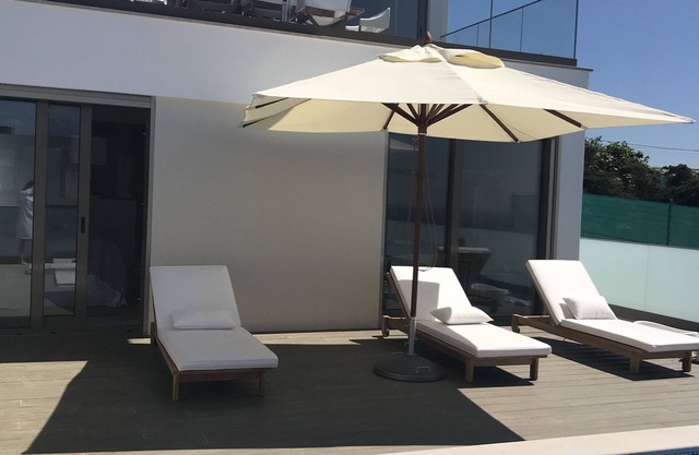 STUNNING CONTEMPORARY VILLA WITH PRIVATE POOL- 4E