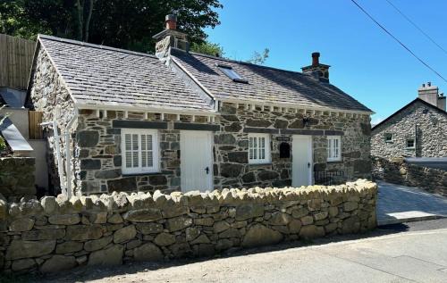 Stunning Cottage near Aber Falls