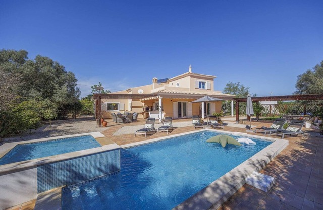 Stunning Countryside Villa w Private Garden & Pool