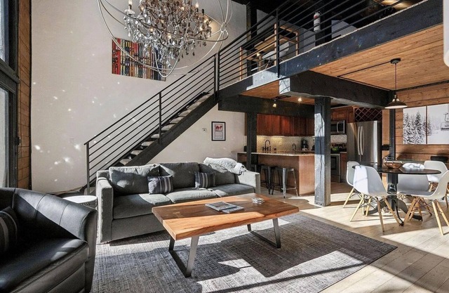 STUNNING CREEKSIDE MOUNTAIN RETREAT IN VAIL - Steps from Vail Bus