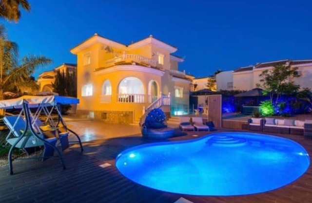 Stunning Family Villa Ciudad Quesada, Sleeps 14 Private Heated Pool & Jacuzzi