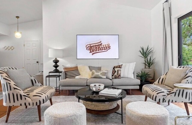 * Stunning FBG Retreat * | Sleeps 10