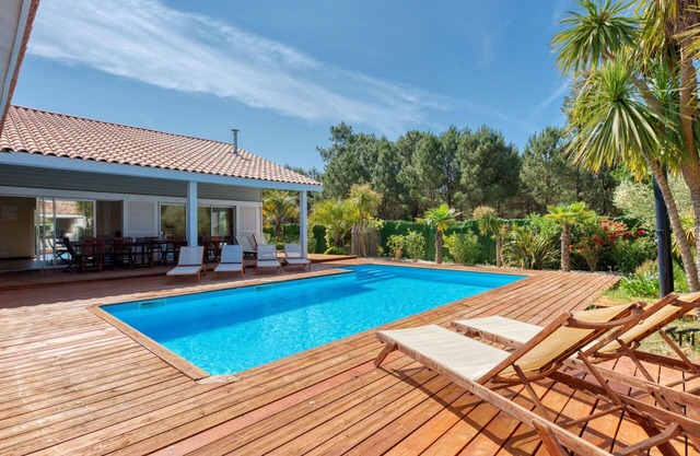Stunning private villa for 10 people with WIFI, private pool, TV and terrace