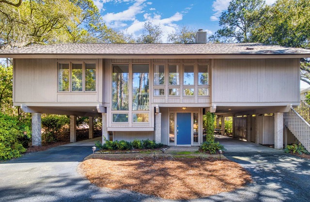 STUNNING HOME, STEPS FROM PRIVATE BEACH WITH SCREENED PORCH HILTON HEAD