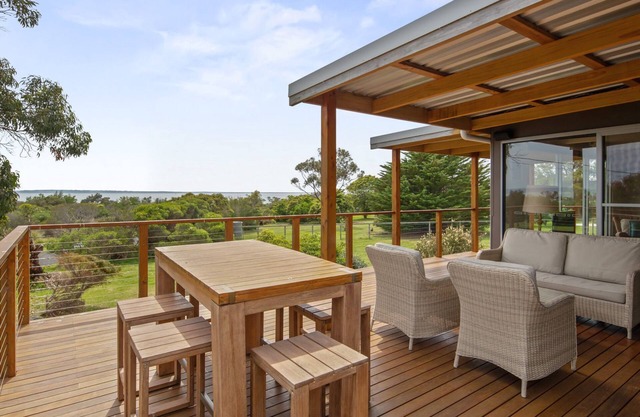 Stunning home close to beach and island attractions.