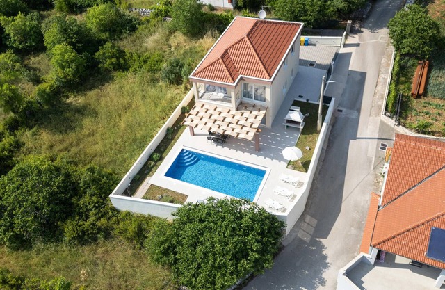 Stunning home in Primorski Dolac