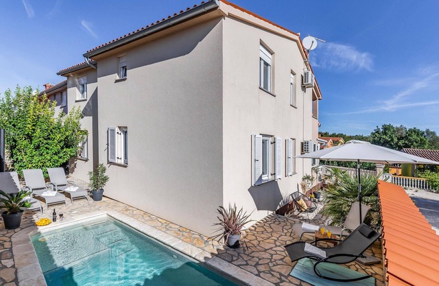 Stunning home in Betiga with kitchen