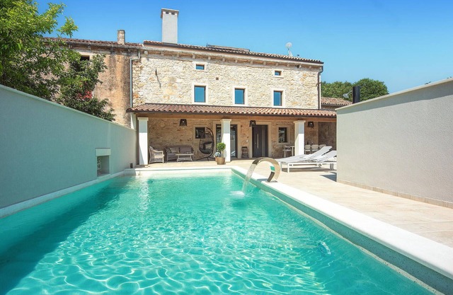 Stunning home in Krnica with WiFi