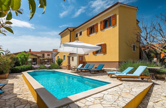 Stunning home in Pula