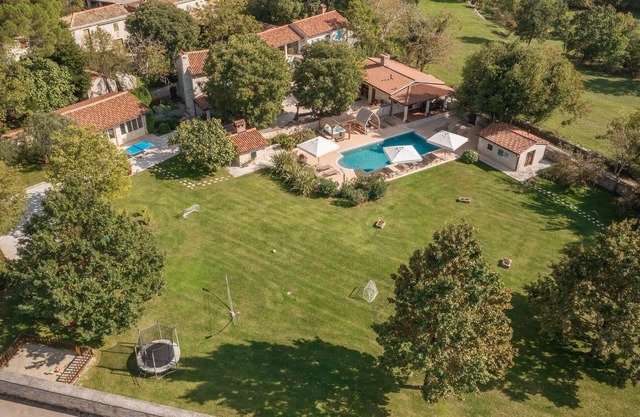 Stunning home in Tinjan with sauna