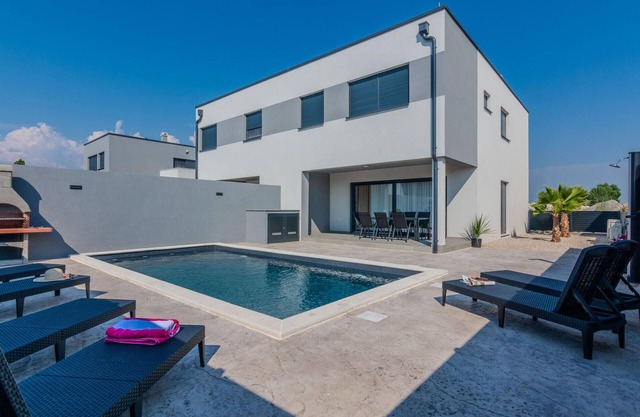 Stunning home in Vrsi with WiFi