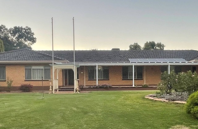 Stunning house by the Murray, family-sized home with its own cinema. Relaxing