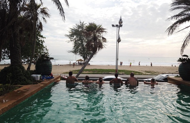 Stunning Karon Beachfront Apartment 707