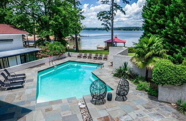 Stunning Mediterranean Style Lakefront, Sleeps 8! Private Dock, Pool, + Kayaks!