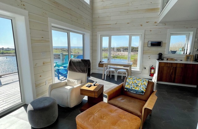 Stunning Nordic Cottage on Lake with Ocean Views