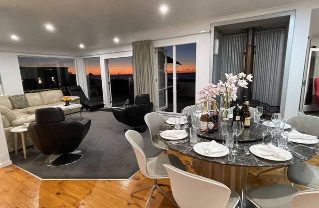 STUNNING OCEAN FRONT LUXURY BEACH HOUSE IN PRIME CBD LOCATION