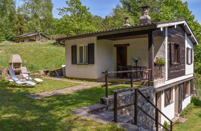 Stunning private villa for 5 guests with WIFI, TV, patio, pets allowed and panoramic view