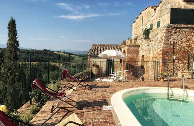 Stunning private villa with A/C, WIFI, private pool, TV, patio, panoramic view, close to Montalcino