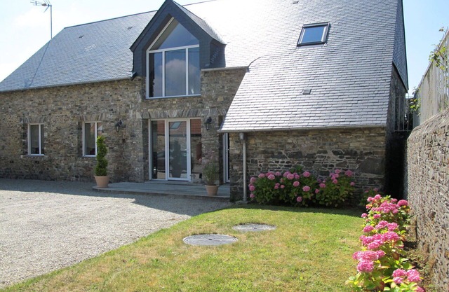 Stunning private villa for 6 guests with WIFI, TV, terrace and pets allowed