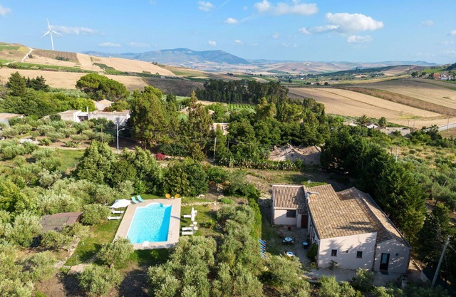 Stunning private villa for 10 people with WIFI, private pool, TV, terrace and pets allowed