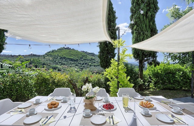 Stunning private villa for 12 guests with A/C, private pool, WIFI