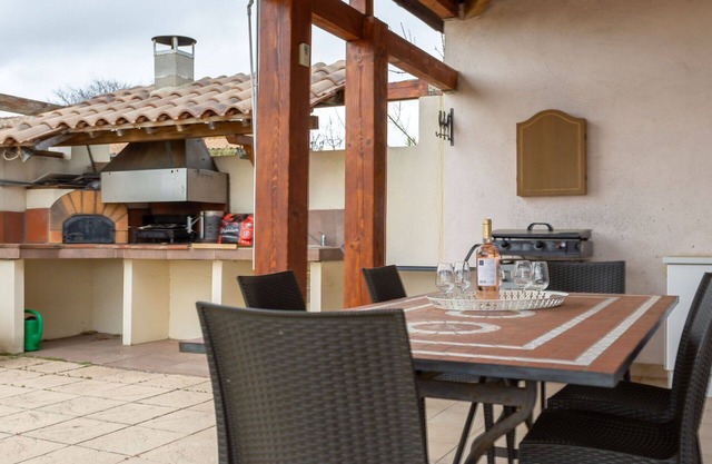 Stunning private villa for 8 people with private pool, A/C, WIFI, TV and terrace