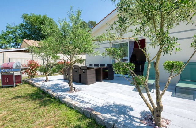 Stunning private villa for 4 people with A/C, TV and terrace