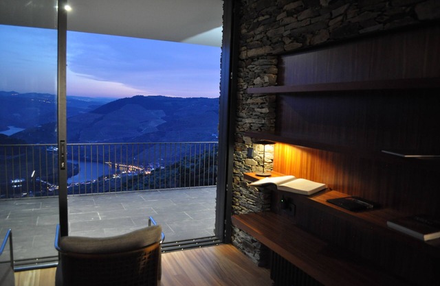 Stunning Private House With Amazing Location at Pinhão