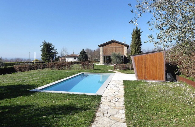 Stunning private villa with A/C, private pool, sauna, WIFI, hot tub, TV and pets allowed