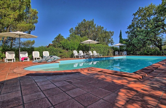 Stunning private villa for 17 people with private pool, WIFI, TV, veranda and panoramic view