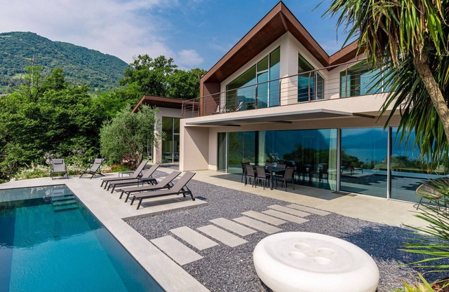 Stunning private villa for 10 guests with WIFI, hot tub, private pool, TV and patio