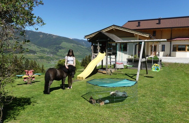 Stunning private villa for 24 guests with WIFI, TV, terrace and pets allowed