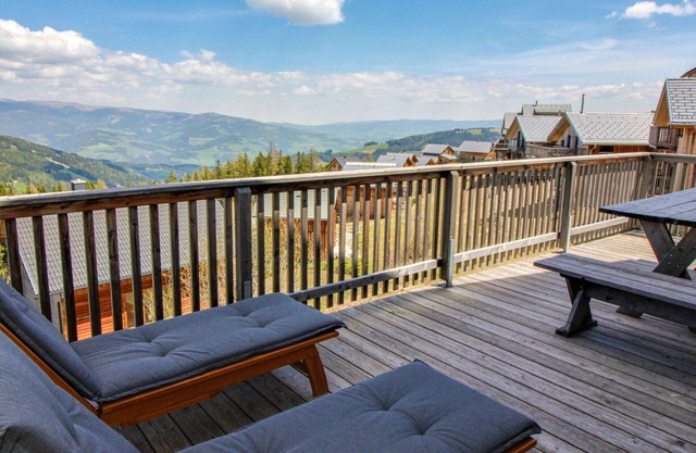 Stunning private villa with hot tub, WIFI, TV, terrace, pets allowed and panoramic view