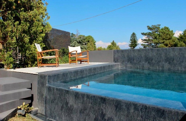 Stunning private villa for 4 people with WIFI, private pool and veranda