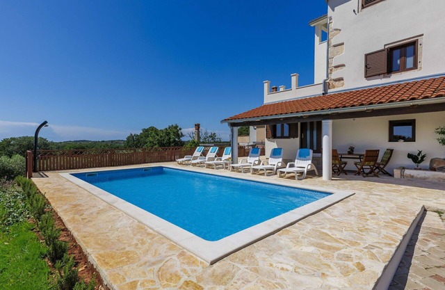 Stunning private villa for 6 people with WIFI, private pool, A/C, TV, terrace and pets allowed