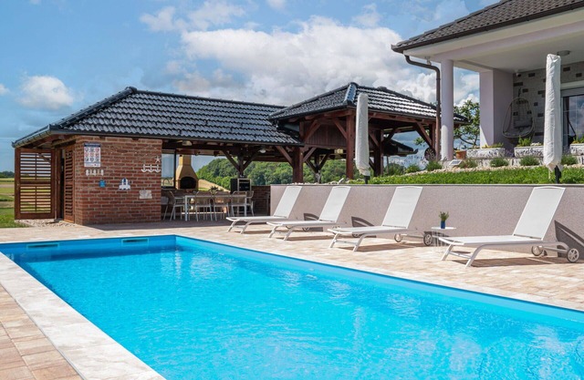 Stunning private villa with private pool, A/C, WIFI, TV, terrace, pets allowed and panoramic view