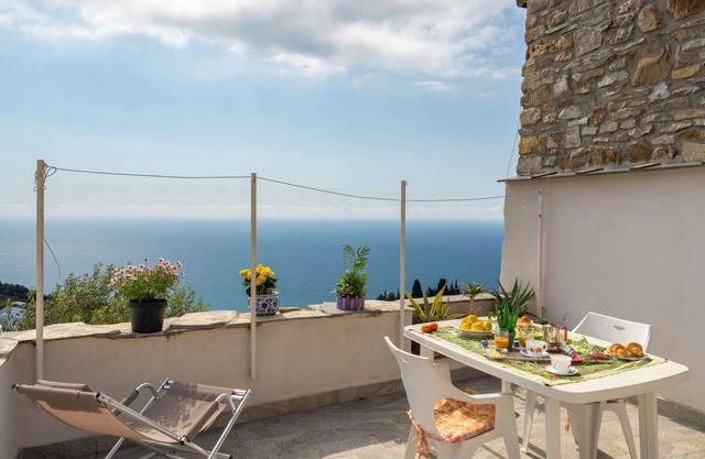 Stunning private villa for 4 people with WIFI, A/C, TV and terrace