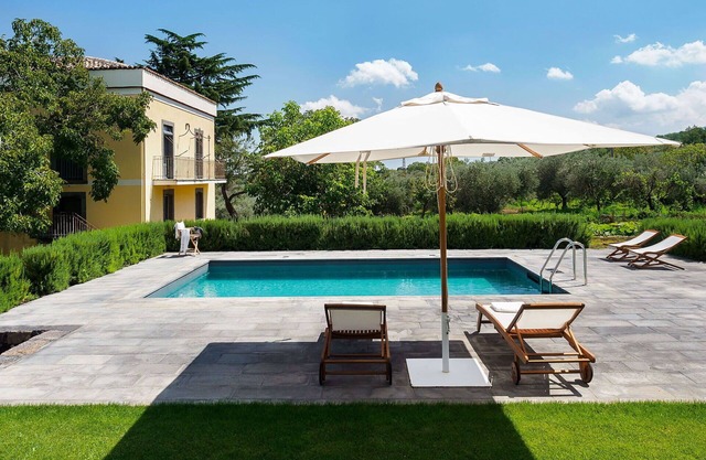 Stunning private villa with WIFI, private pool, TV, terrace, pets allowed and panoramic view